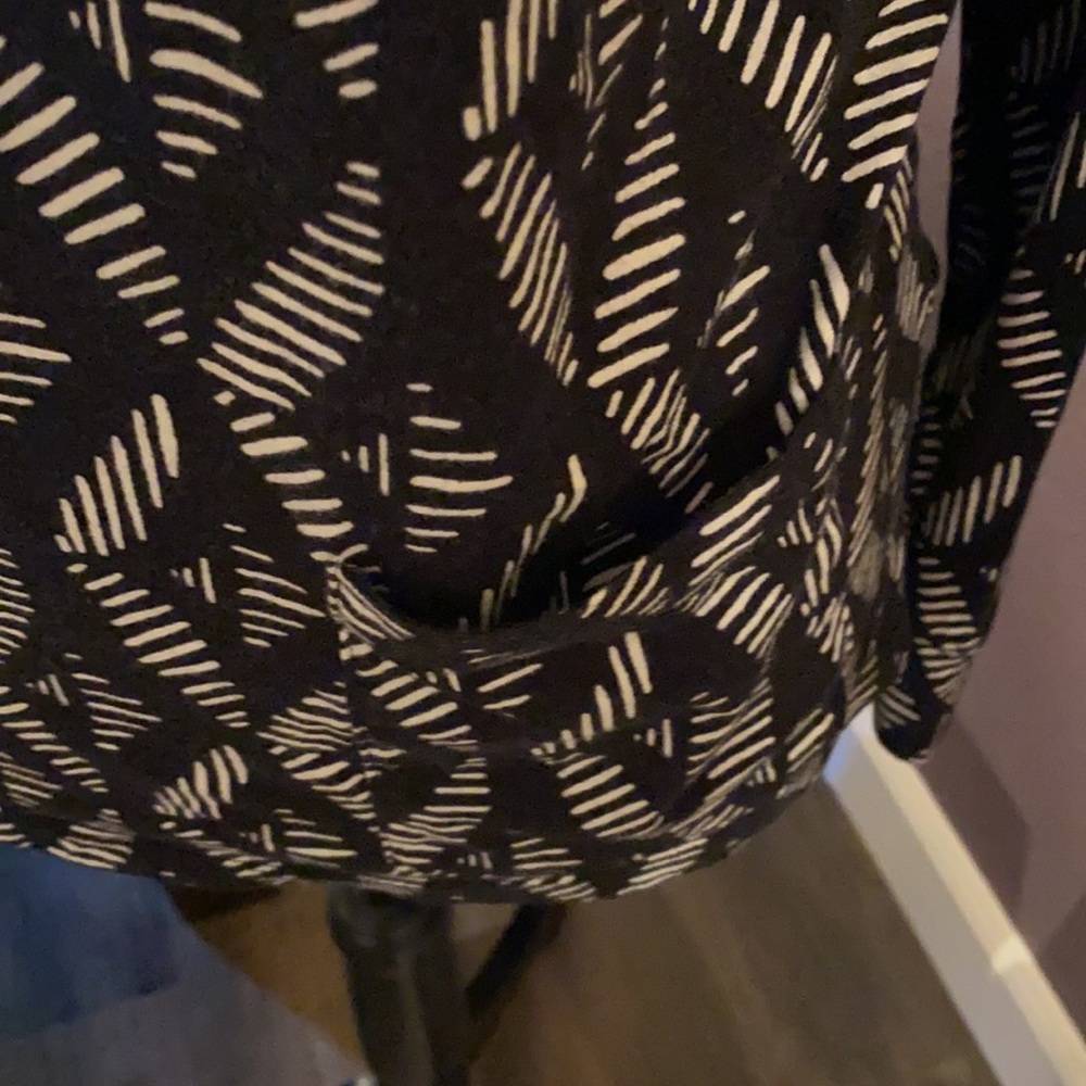 Lovely black white geometric hooded sweater EUC - Picture 7 of 10